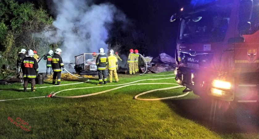 Zdjęcie nocnej akcji strażackiej
