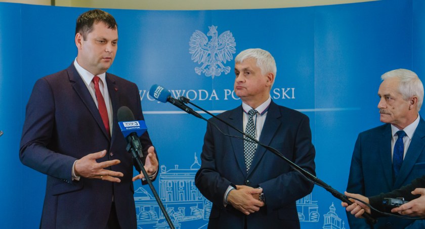 Zdjęcie uczestników konferencji prasowej w Podlaskim Urzędzie Wojewódzkim
