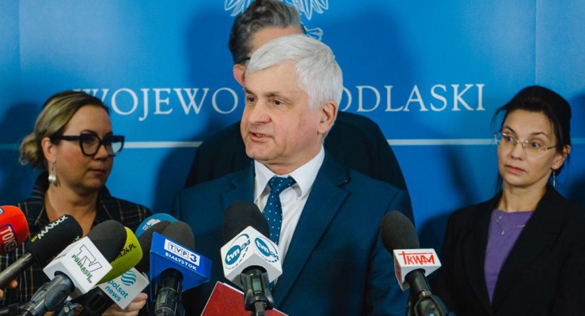 Zdjęcie wojewody i ekspertek biorących udział w konferencji