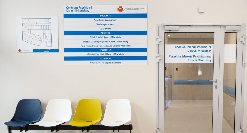 Zdjęcie hallu w budynku Centrum Psychiatrii Dzieci, Młodzieży i Dorosłych