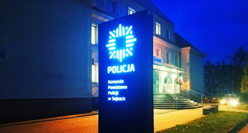 Zdjęcie budynku komendy Policji w Sejnach