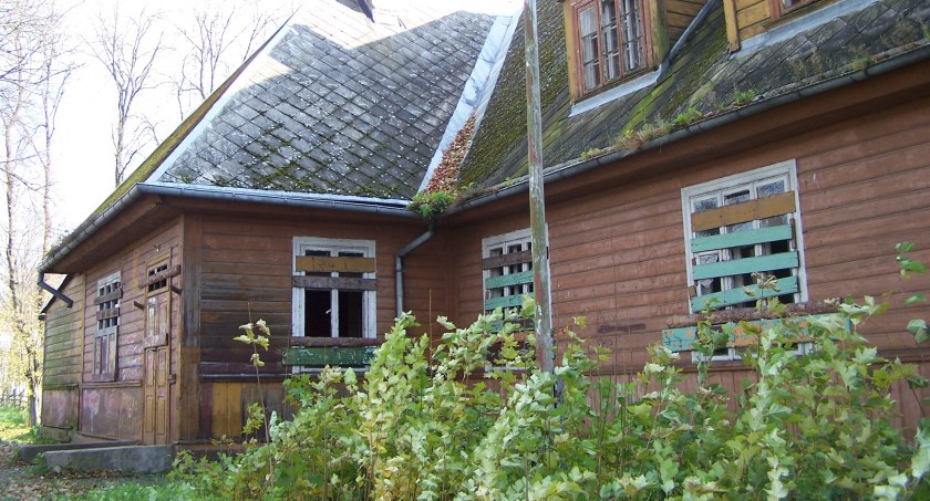 Zdjęcie budynku podstawówki z lat 20. w Krasnopolu