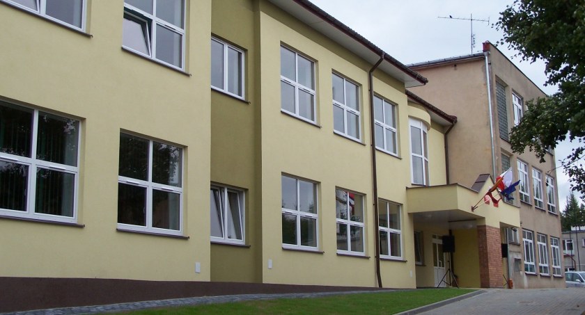 Zdjęcie budynku liceum w Puńsku