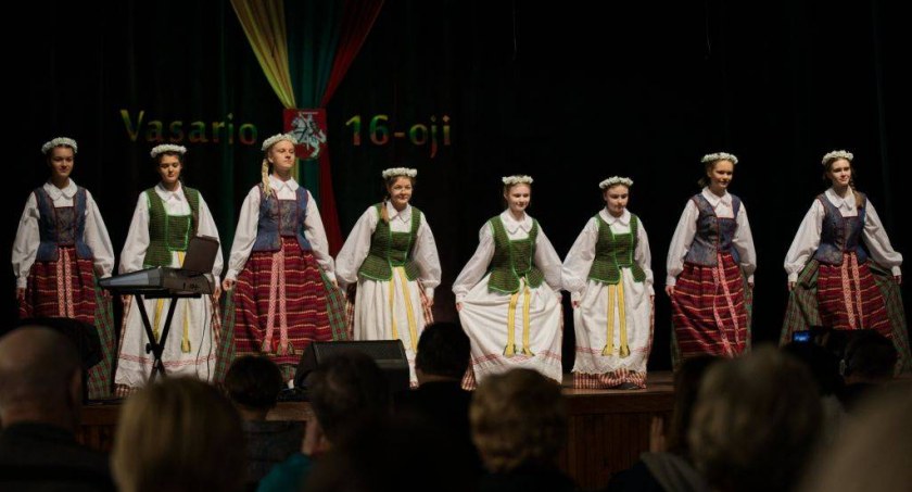 Zdjęcie występów rocznicowych na scenie Domu Litewskiego w Sejnach