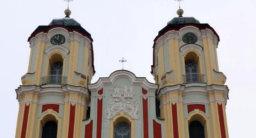 Zdjęcie wież Bazyliki sejneńskiej