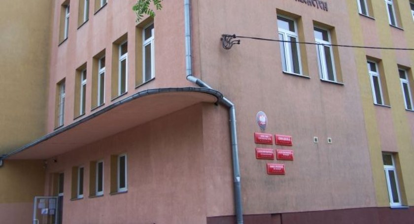 Zdjęcie budynku ZSO w Sejnach, gdzie biblioteka ma swoją siedzibę