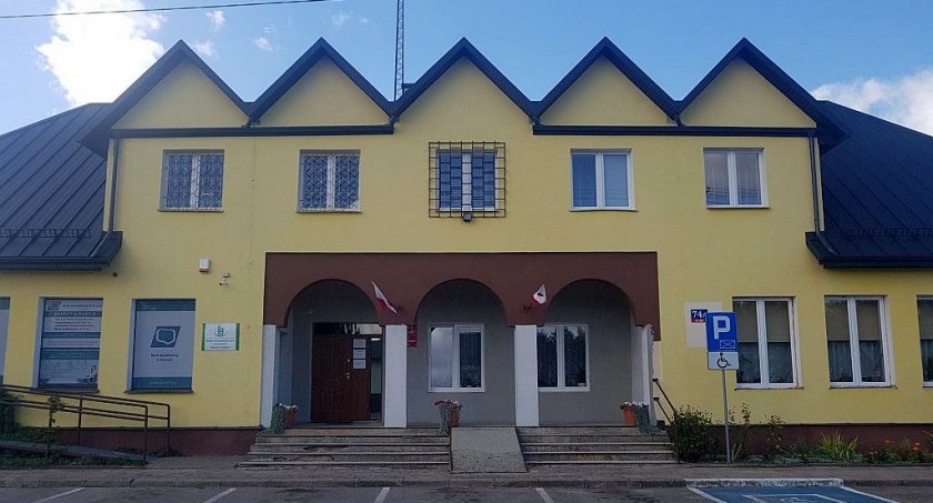 Zdjęcie budynku UG w Gibach