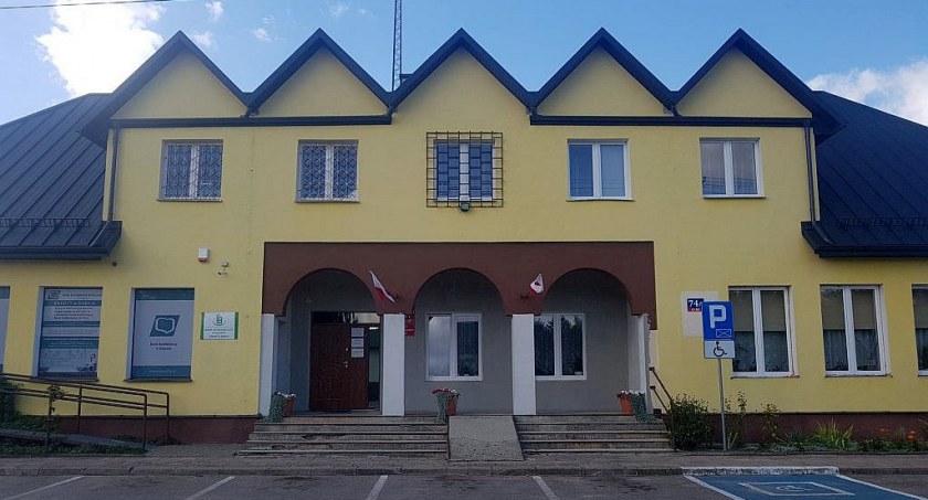 Zdjęcie budynku UG w Gibach