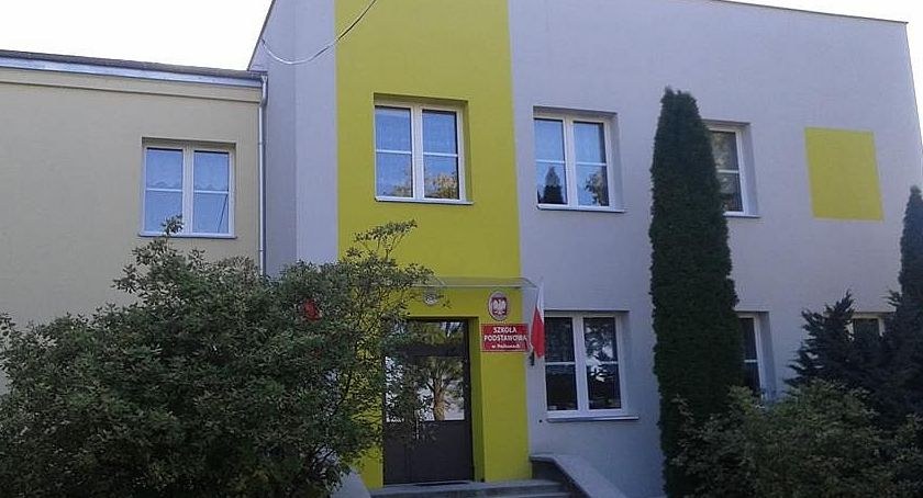Zdjęcie siedziby szkoły podstawowej w Pćkunach