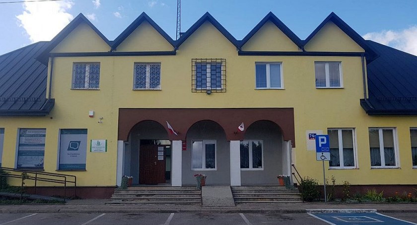Zdjęcie budynku UG w Gibach