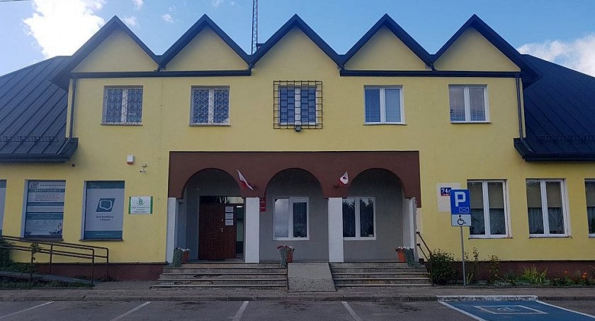Zdjęcie budynku UG w Gibach