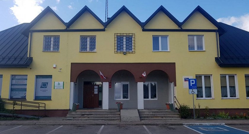 Zdjęcie budynku UG w Gibach