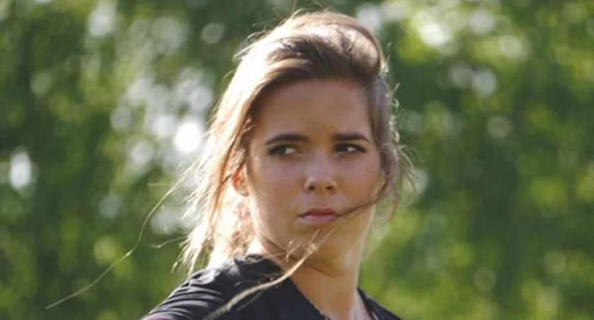 Zdjęcie Marii Andrejczyk na stadionie miejskim w Sejnach