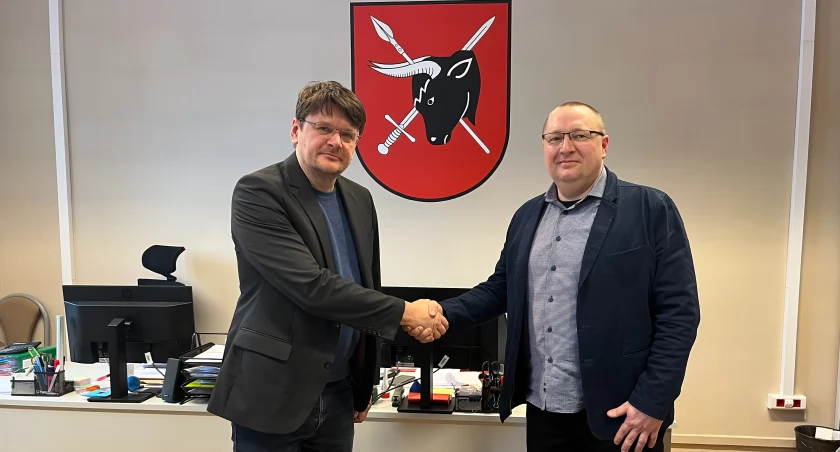 Zdjęcie: burmistrz Arkadiusz Adam Nowalski i prezes SM Andrzej Sowul