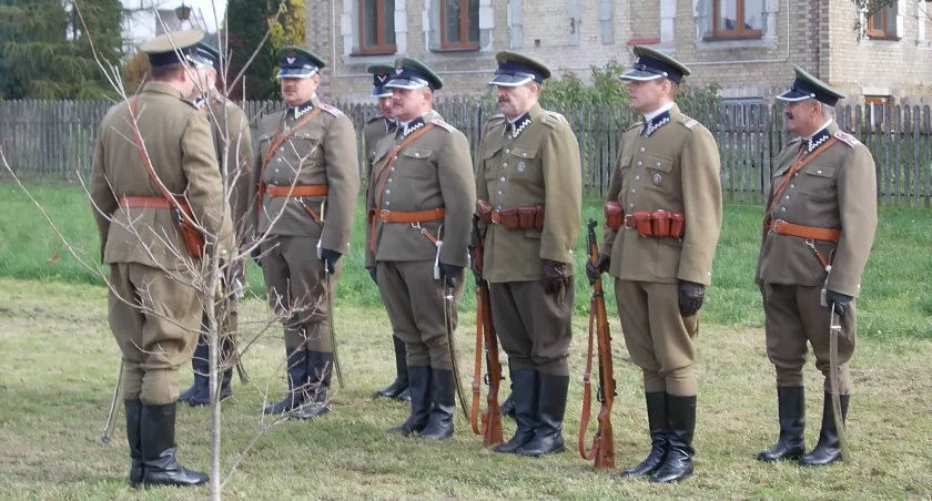 Zdjęcie archiwalne z 2012 roku rekonstruktorzy KOP