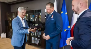 Ustępujący konsul RL w Sejnach z odznaczeniem od marszałka