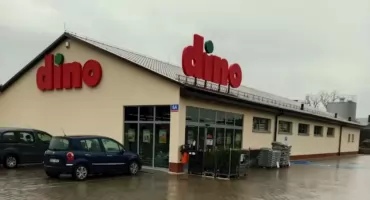 Market Dino w Sejnach przed otwarciem