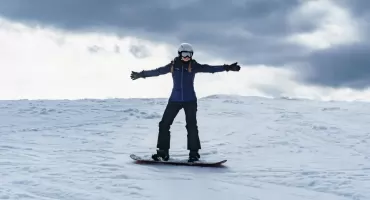 Bezpieczny sportowiec – jak zadbać o siebie podczas wyjazdu zimowego?