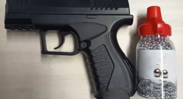 Groził i strzelał z wiatrówki